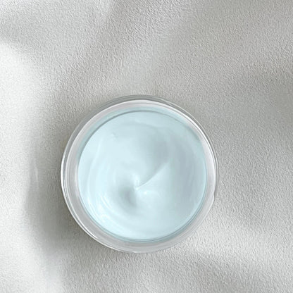 E3Light Creme in a round container on a white background